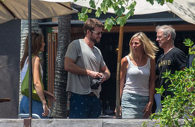 Liam Hemsworth tiếp tục thay người yêu: Mẫu sinh năm 1998, còn dẫn về ra mắt bố mẹ giữa lúc ly hôn Miley Cyrus - Ảnh 5.