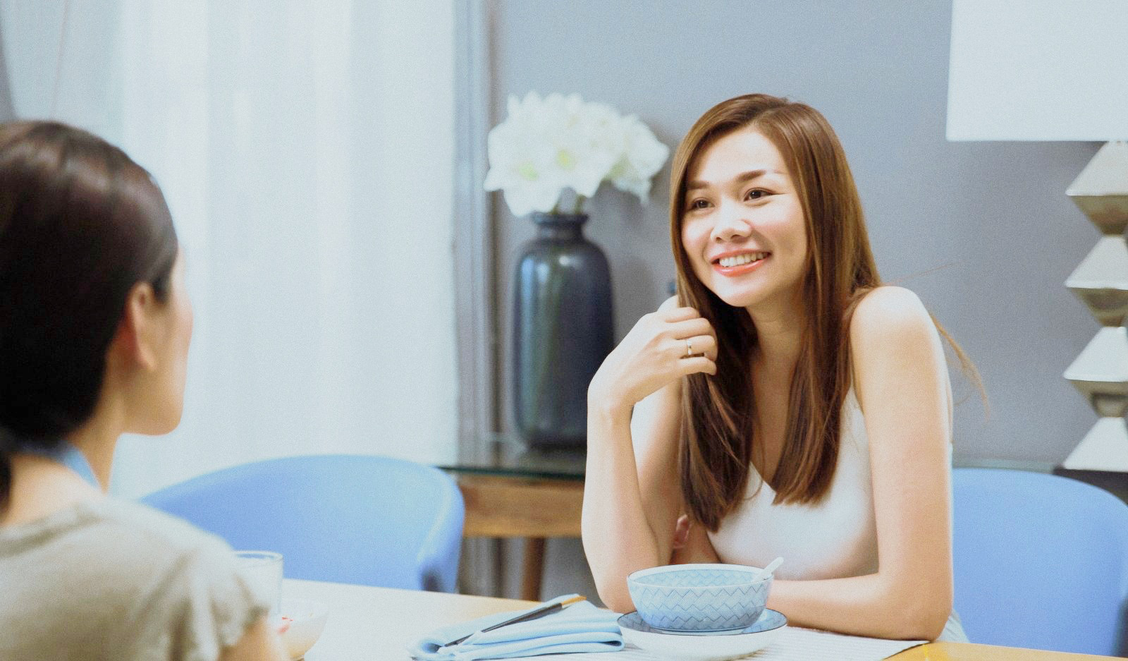 Giải mã ý nghĩa căn phòng đỏ choét và loạt ẩn ý từ màu sắc được cài cắm ở Chị Chị Em Em - Ảnh 5. Giải mã ý nghĩa căn phòng đỏ choét và loạt ẩn ý từ màu sắc được cài cắm ở Chị Chị Em Em - Ảnh 5.