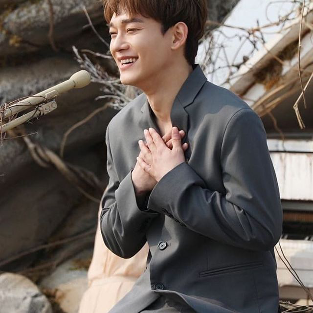 EXO chưa được Daesang n&agrave;o nhưng th&agrave;nh vi&ecirc;n mới debut solo đ&atilde; c&oacute; ngay 1 c&aacute;i trong năm 2019, kh&ocirc;ng hổ danh l&agrave; vocal king của Kpop - Ảnh 1.