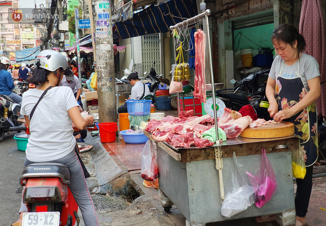 Tiểu thương trong chợ Sài Gòn điêu đứng vì... thịt heo: Nay giá khác, mai giá khác, chắc chị dẹp sạp luôn! - Ảnh 8.