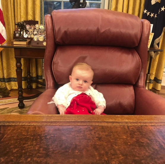  Ch&aacute;u &uacute;t của Tổng thống Trump g&acirc;y sốt tr&ecirc;n mạng với vẻ ngo&agrave;i v&agrave; thần th&aacute;i kh&ocirc;ng thể xem thường được  - Ảnh 3.