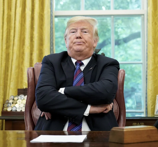  Ch&aacute;u &uacute;t của Tổng thống Trump g&acirc;y sốt tr&ecirc;n mạng với vẻ ngo&agrave;i v&agrave; thần th&aacute;i kh&ocirc;ng thể xem thường được  - Ảnh 4.