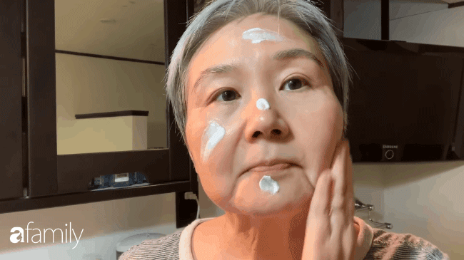 Sau màn rửa mặt gây sốt, cụ bà 59 tuổi chia sẻ thêm tip trộn tẩy da chết cùng sữa rửa mặt để giúp da sạch căng - Ảnh 6.
