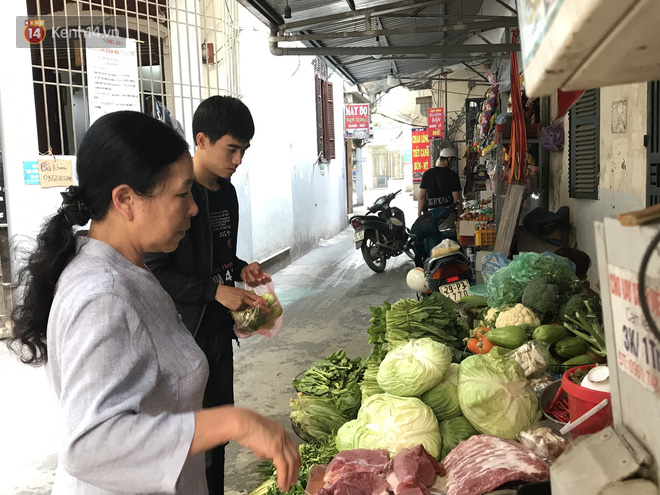 Khổ như sinh viên đi chợ thời thịt lợn tăng giá: “Tiền bố mẹ trợ cấp chỉ có vậy, ăn thịt thì hết tiền ăn rau” - Ảnh 7.