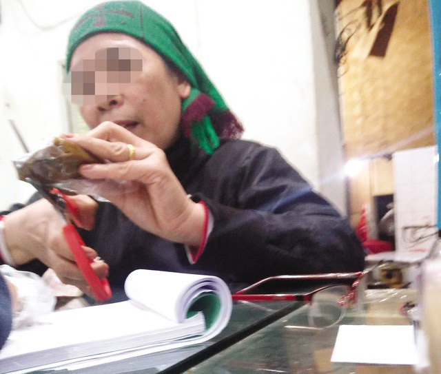 Giật m&igrave;nh chuyện mua b&aacute;n, nấu cao r&ugrave;a quanh Vườn Quốc gia Ba Bể - Ảnh 1.