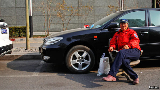Trông xe còn giàu hơn đi làm văn phòng ở Trung Quốc: Nghe vô lý nhưng cực kỳ thuyết phục ở thời đại AI - Ảnh 2.