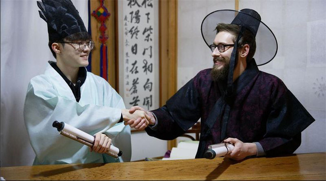 Faker rủ phiên bản phương Tây của mình diện Hanbok đón năm mới sớm - Ảnh 6.