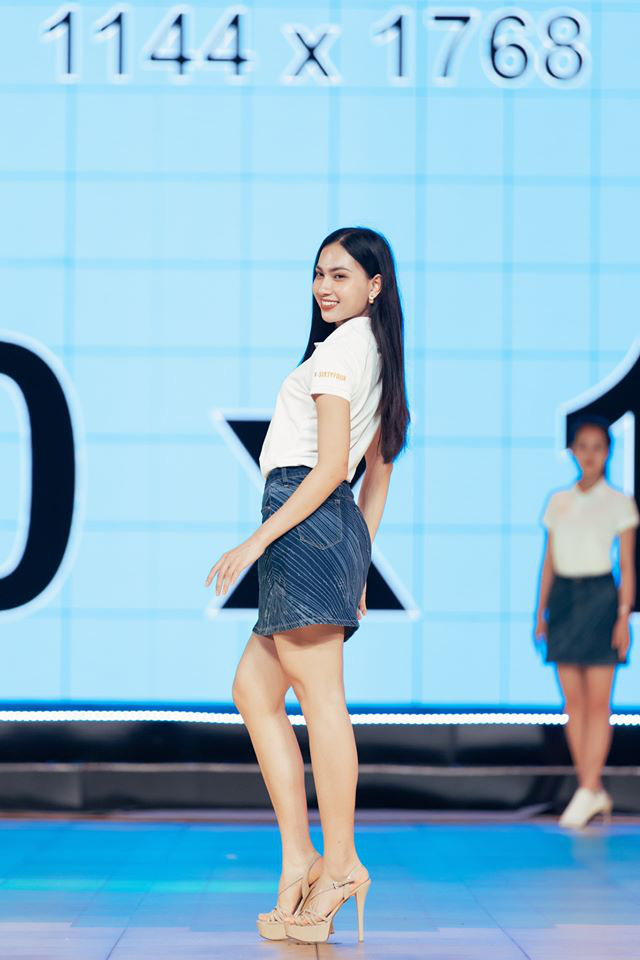 Thí sinh Hoa hậu Hoàn vũ Việt Nam tất bật tập luyện trên sân khấu catwalk dài 60m trước giờ G đêm thi bán kết - Ảnh 4.