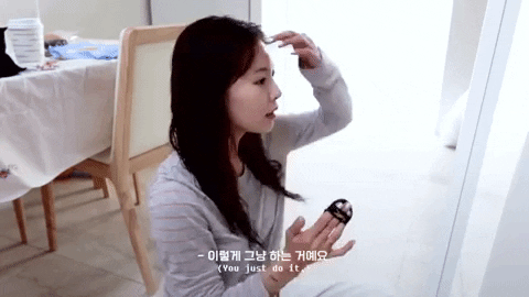 HyunA làm clip hướng dẫn makeup, nhưng điều gây chú ý là thao tác dặm phấn thô bạo lên da - Ảnh 5.