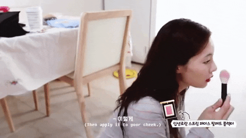 HyunA làm clip hướng dẫn makeup, nhưng điều gây chú ý là thao tác dặm phấn thô bạo lên da - Ảnh 11.