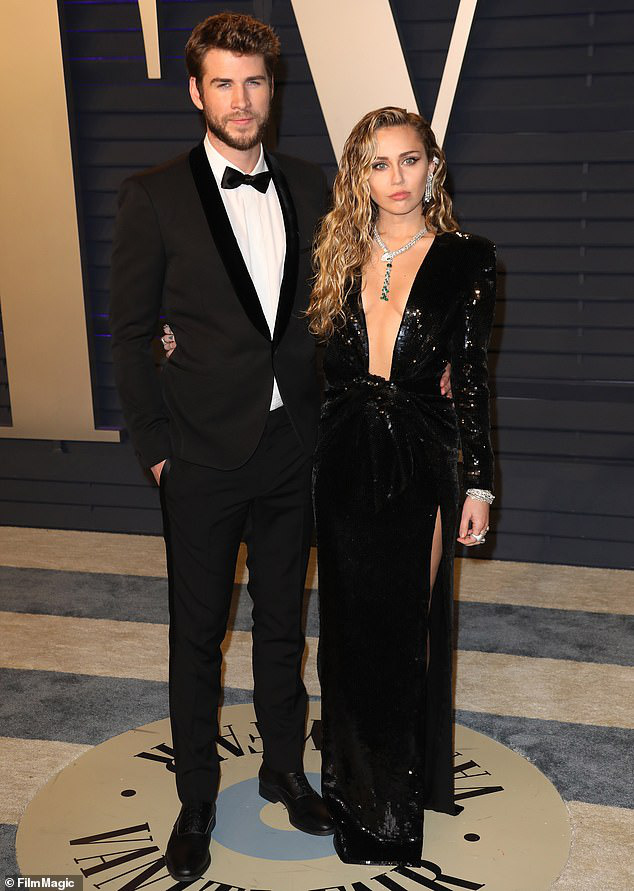 Có tình mới sau khi ly hôn Liam, Miley Cyrus gây tranh cãi vì thoải mái đùa cợt về cuộc hôn nhân kéo dài vỏn vẹn 8 tháng - Ảnh 1.