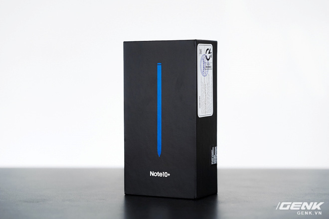 Cảm nhận m&agrave;u mới tr&ecirc;n Galaxy Note10+ Aura Blue: Kh&ocirc;ng theo xu hướng chuyển m&agrave;u, c&agrave;ng ra nắng c&agrave;ng thấy đẹp hơn - Ảnh 1.