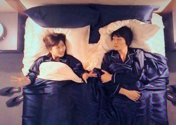 Điều gây sốc chỉ có ở showbiz Nhật: Girlgroup có dịch vụ giường chiếu, nữ idol 23 tuổi vẫn tắm chung với bố và hơn thế - Ảnh 5.