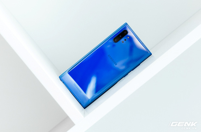 Cảm nhận m&agrave;u mới tr&ecirc;n Galaxy Note10+ Aura Blue: Kh&ocirc;ng theo xu hướng chuyển m&agrave;u, c&agrave;ng ra nắng c&agrave;ng thấy đẹp hơn - Ảnh 11.