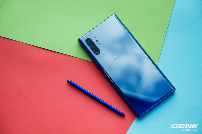 Cảm nhận m&agrave;u mới tr&ecirc;n Galaxy Note10+ Aura Blue: Kh&ocirc;ng theo xu hướng chuyển m&agrave;u, c&agrave;ng ra nắng c&agrave;ng thấy đẹp hơn - Ảnh 12.
