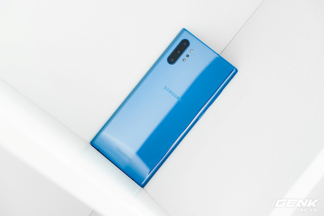 Cảm nhận m&agrave;u mới tr&ecirc;n Galaxy Note10+ Aura Blue: Kh&ocirc;ng theo xu hướng chuyển m&agrave;u, c&agrave;ng ra nắng c&agrave;ng thấy đẹp hơn - Ảnh 10.