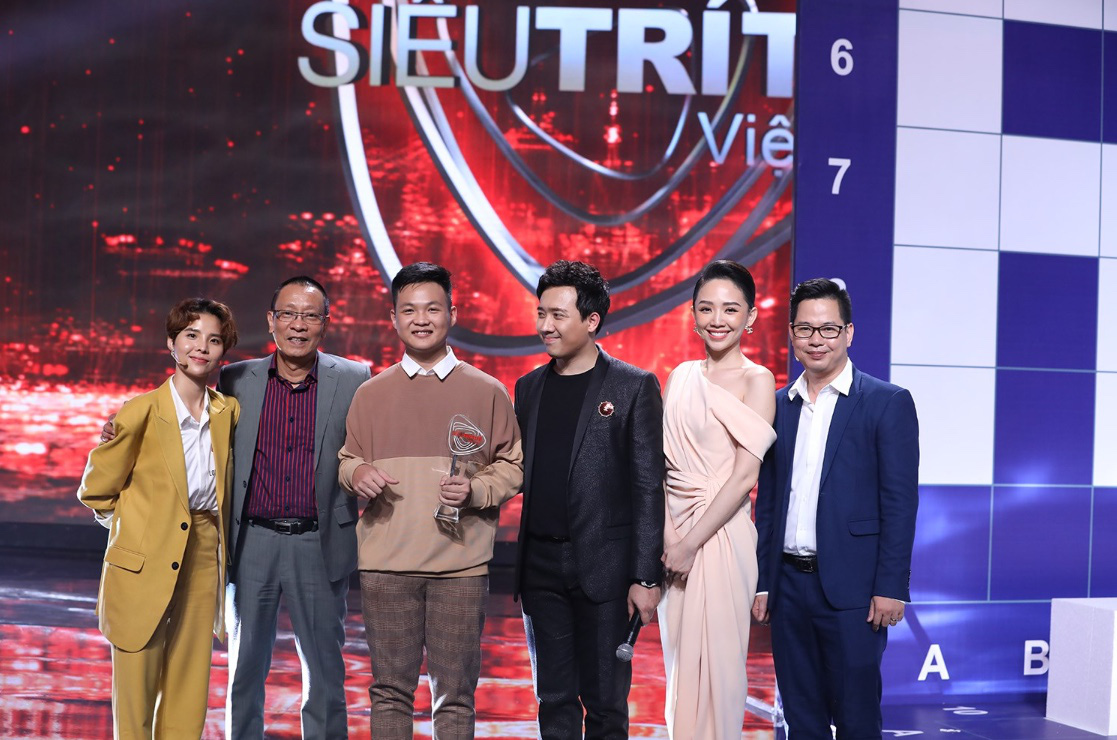 Dân mạng ném đá cậu bé thần đồng sử học trong Siêu trí tuệ, Tóc Tiên và Việt Hoàng lên tiếng: Người lớn nhẫn tâm quá! - Ảnh 7. Dân mạng ném đá cậu bé thần đồng sử học trong Siêu trí tuệ, Tóc Tiên và Việt Hoàng lên tiếng: Người lớn nhẫn tâm quá! - Ảnh 7.