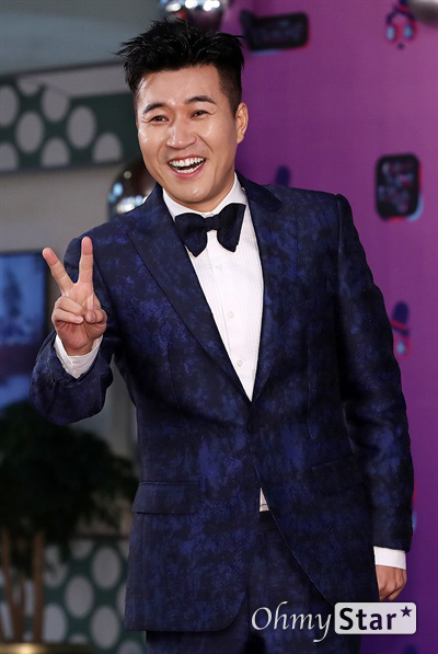 Thảm đỏ KBS Entertainment Awards: Yoo Jae Suk lộ diện hậu bê bối, mỹ nhân Vườn sao băng lấn át Apink và quân đoàn sao - Ảnh 22.