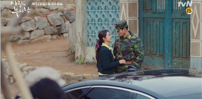 Học mánh thoát nguy từ phim Hàn Quốc, Hyun Bin hôn tài phiệt Son Ye Jin cực ngọt ở tập 3 Tình Yêu Hạ Cánh - Ảnh 5.
