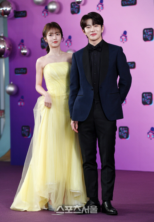 Thảm đỏ KBS Entertainment Awards: Yoo Jae Suk lộ diện hậu bê bối, mỹ nhân Vườn sao băng lấn át Apink và quân đoàn sao - Ảnh 18.