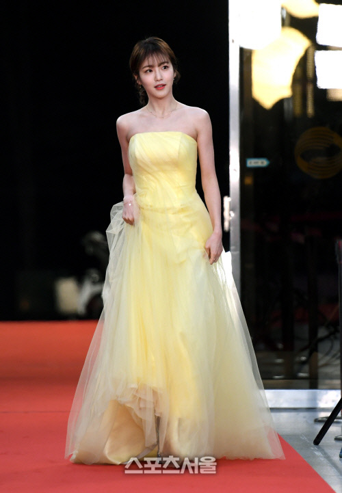 Thảm đỏ KBS Entertainment Awards: Yoo Jae Suk lộ diện hậu bê bối, mỹ nhân Vườn sao băng lấn át Apink và quân đoàn sao - Ảnh 15.