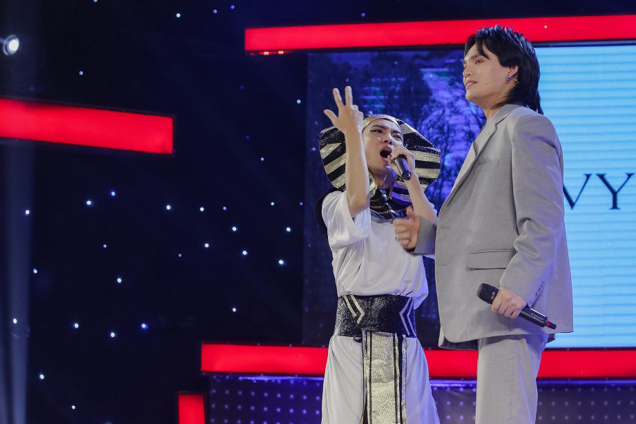 Giọng ải giọng ai: Denis Đặng khoe giọng hát khiến Trấn Thành câm nín - Ảnh 10. Giọng ải giọng ai: Denis Đặng khoe giọng hát khiến Trấn Thành câm nín - Ảnh 10.