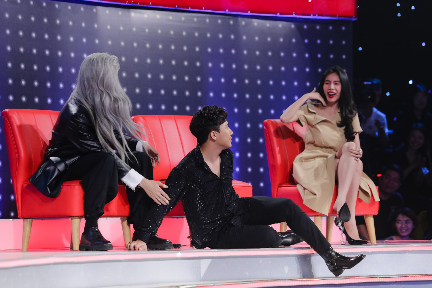 Giọng ải giọng ai: Denis Đặng khoe giọng hát khiến Trấn Thành câm nín - Ảnh 5. Giọng ải giọng ai: Denis Đặng khoe giọng hát khiến Trấn Thành câm nín - Ảnh 5.