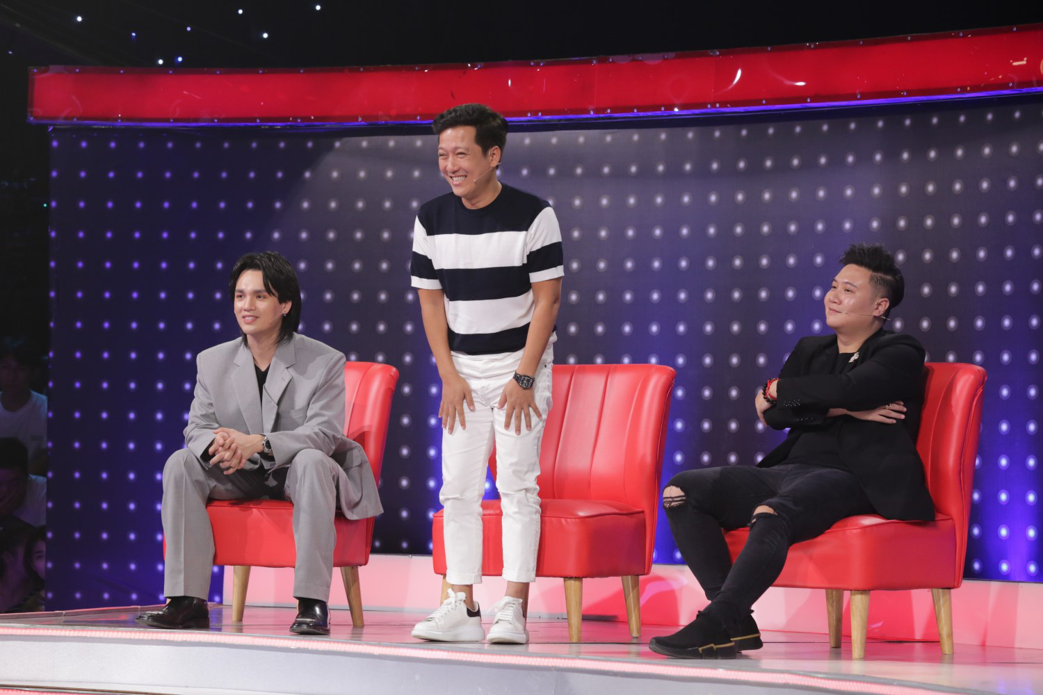 Giọng ải giọng ai: Denis Đặng khoe giọng hát khiến Trấn Thành câm nín - Ảnh 2. Giọng ải giọng ai: Denis Đặng khoe giọng hát khiến Trấn Thành câm nín - Ảnh 2.