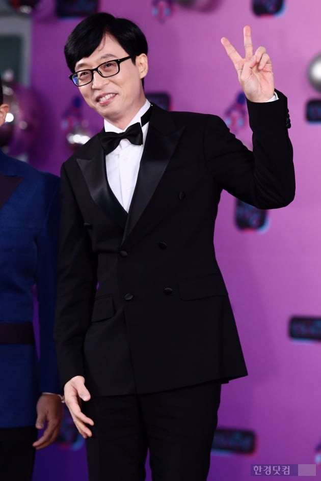 Thảm đỏ KBS Entertainment Awards: Yoo Jae Suk lộ diện hậu bê bối, mỹ nhân Vườn sao băng lấn át Apink và quân đoàn sao - Ảnh 3.