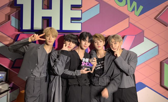 Danh sách loạt idol Kpop đạt first win trong năm 2019: Nhanh nhất là 5 ngày nhưng lâu nhất phải đợi 7 năm, The Show thì phát cúp như... từ thiện - Ảnh 30.