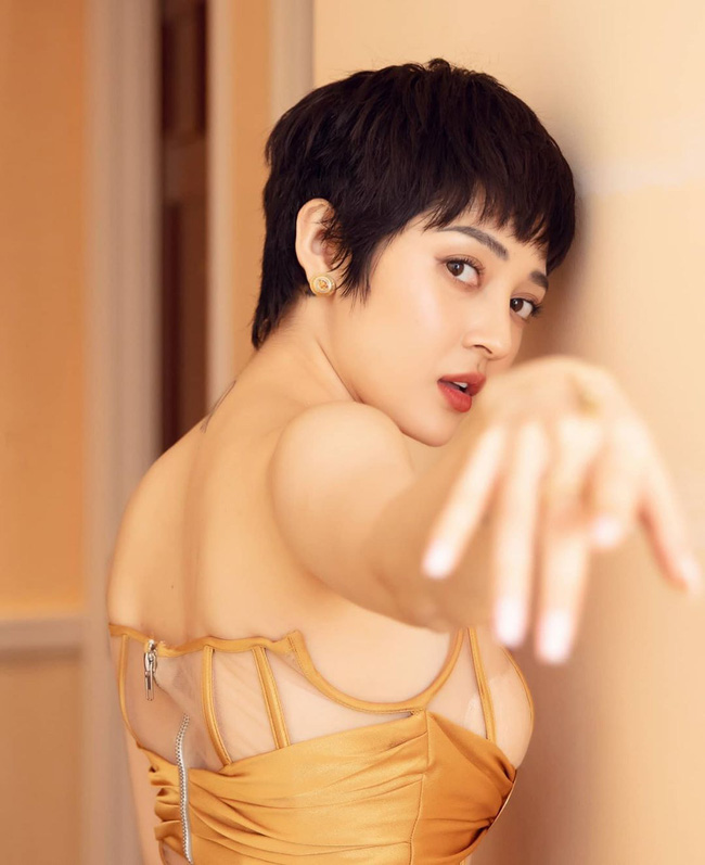 Diện đầm đánh đố người mặc, Ngọc Trinh và Bảo Anh khiến dân tình phân vân: Là sexy hay phô phang? - Ảnh 3.