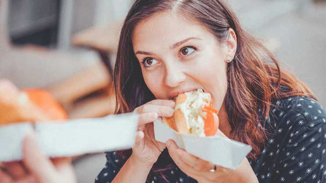 Vừa ngủ dậy đ&atilde; thấy xuất hiện dấu hiệu bất thường n&agrave;y, đừng chủ quan v&igrave; c&oacute; thể bạn đang mắc trọng bệnh - Ảnh 2.