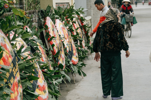 Nhìn lại những vụ TNGT kinh hoàng năm 2019: Nữ lao công chết thảm trên đường Láng Hạ, 15 người thương vong trên đường viếng nghĩa trang - Ảnh 9.