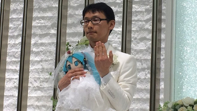  Cuộc sống hôn nhân hạnh phúc viên mãn của người đàn ông Nhật Bản sau hơn 1 năm tổ chức lễ cưới với búp bê Hatsune Miku  - Ảnh 3.