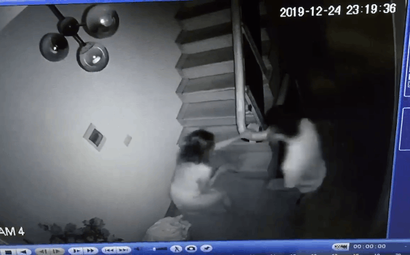 Vợ đăng clip bị chồng cầm d&eacute;p đ&aacute;nh đập d&atilde; man, đạp t&uacute;i bụi v&agrave;o mặt: 13 năm qua hơn cả địa ngục trần gian - Ảnh 3.