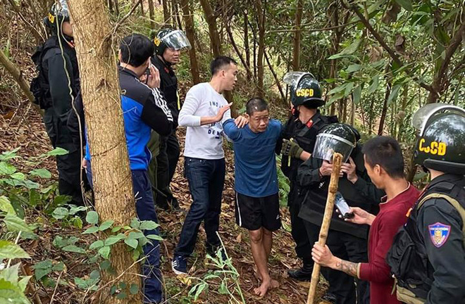 Nguyên nhân người đàn ông sát hại vợ, chém thương vong 5 người hàng xóm trên đường bỏ trốn - Ảnh 1.