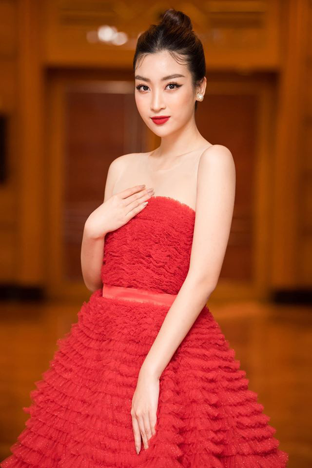 Xấp xỉ 4 năm đăng quang, Hoa hậu Đỗ Mỹ Linh vẫn sở hữu làn da đẹp không tỳ vết, bí quyết cực đơn giản nhưng chị em nào cũng tấm tắc khen hay - Ảnh 2.
