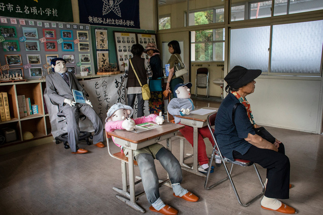 Ngôi làng vắng bóng trẻ thơ tại Nhật Bản: 18 năm không có một đứa trẻ nào ra đời, số búp bê nhiều gấp 10 lần số dân làng - Ảnh 1.