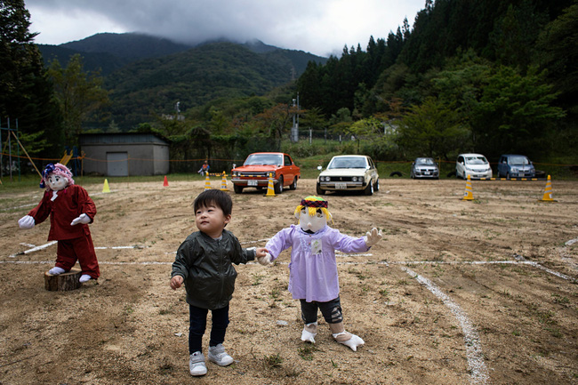 Ngôi làng vắng bóng trẻ thơ tại Nhật Bản: 18 năm không có một đứa trẻ nào ra đời, số búp bê nhiều gấp 10 lần số dân làng - Ảnh 10.
