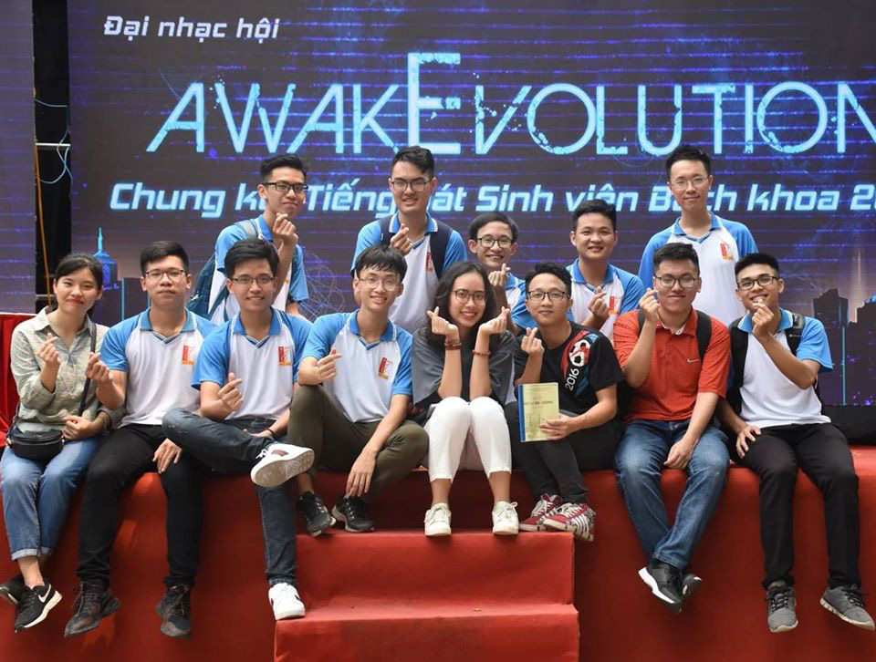 Đ&ocirc;i bạn th&acirc;n đối đầu ở chung kết Đường l&ecirc;n đỉnh Olympia 2017 nay lại tiếp tục đụng độ ở Si&ecirc;u tr&iacute; tuệ - Ảnh 3.