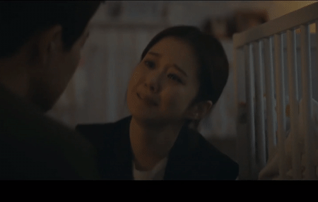 7 nữ chính ấn tượng nhất phim Hàn 2019: IU bứt phá ngoạn mục với bà chủ khách sạn ma - Ảnh 20.
