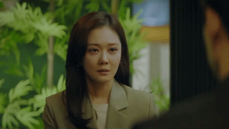7 nữ chính ấn tượng nhất phim Hàn 2019: IU bứt phá ngoạn mục với bà chủ khách sạn ma - Ảnh 19.