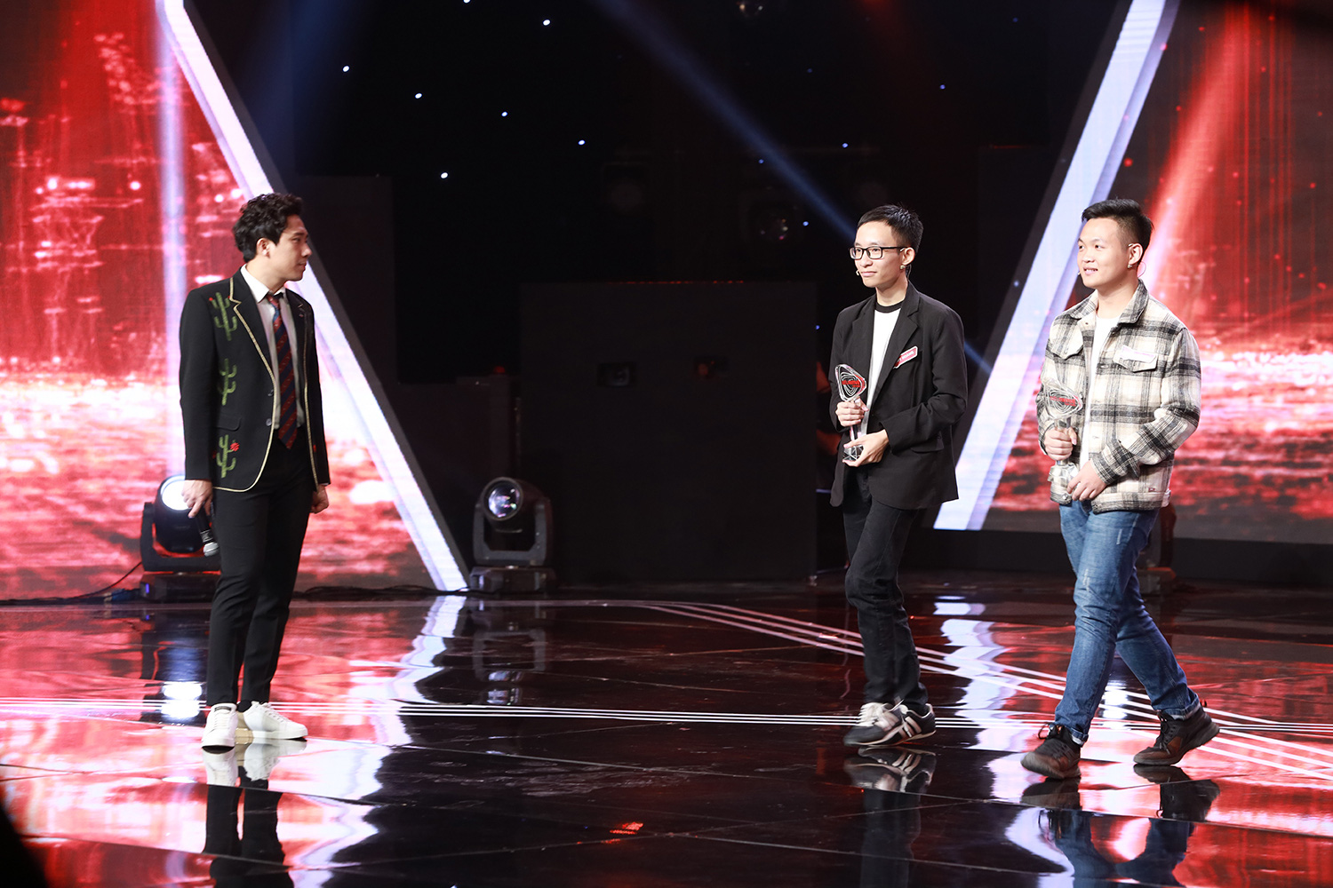 Đ&ocirc;i bạn th&acirc;n đối đầu ở chung kết Đường l&ecirc;n đỉnh Olympia 2017 nay lại tiếp tục đụng độ ở Si&ecirc;u tr&iacute; tuệ - Ảnh 5.