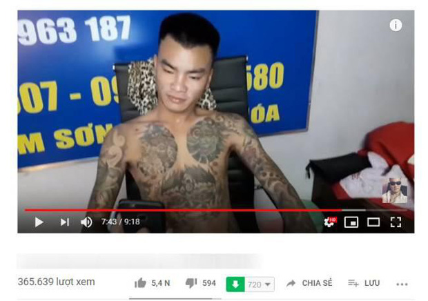 Toma Kiệt Tattoo chắc chắn sẽ khiến bạn phải háo hức đến ngất ngây trước những tác phẩm nghệ thuật trên cơ thể. Xem những hình xăm huyền bí các loài vật, những hoa lá thủy mộc sẽ khiến bạn phải choáng ngợp.