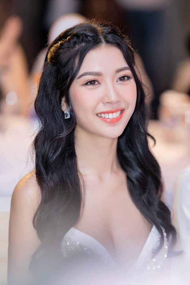 Thúy Vân chính thức giành giải thưởng phụ thí sinh được yêu thích nhất trên mạng xã hội tại Hoa hậu Hoàn vũ Việt Nam 2019 - Ảnh 3.
