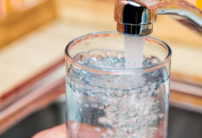 6 sai lầm mà nhiều người mắc phải khi uống nước gây hại cho sức khỏe - Ảnh 3.
