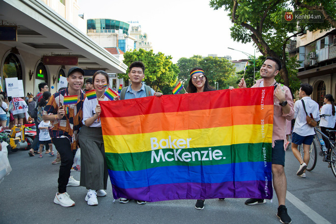 Hãy khám phá và ủng hộ các sản phẩm tự kim ngạch của cộng đồng LGBT Việt Nam! Những sản phẩm này không chỉ mang đến những giá trị tinh thần và văn hóa đa dạng, mà còn góp phần tạo ra một kinh tế đa dạng và bền vững hơn cho đất nước. Cùng nhau xây dựng một cộng đồng LGBT vững mạnh và giàu sức sống!