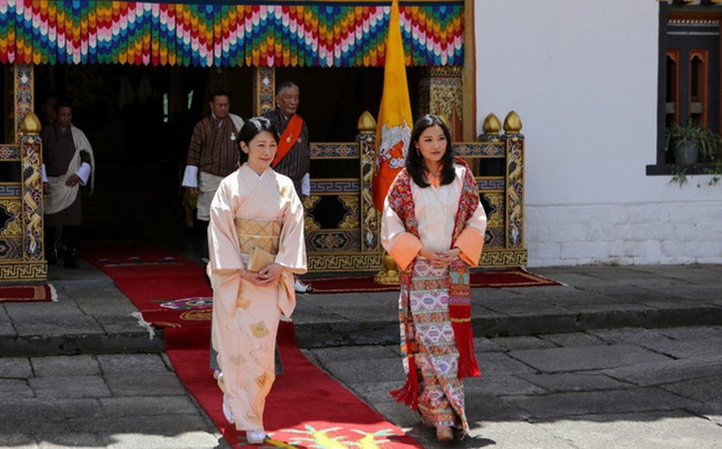 Năm 2019 lên hương của Hoàng hậu Bhutan khiến cộng đồng mạng thế giới phải chao đảo - Ảnh 2.