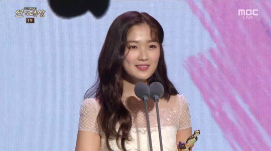 Giải MBC Drama Awards 2019: Extraordinary You thắng lớn, chị đẹp Han Ji Min ngậm ngùi hụt cúp vàng Daesang - Ảnh 8.