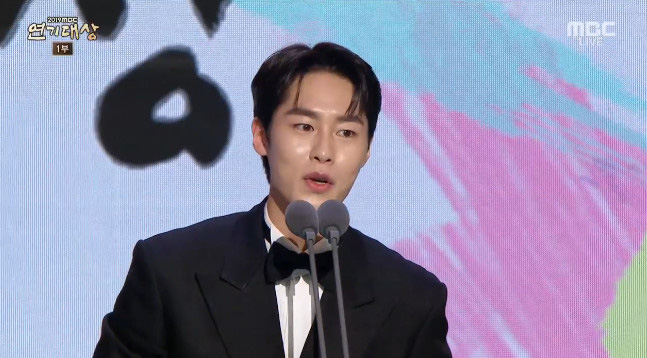 Giải MBC Drama Awards 2019: Extraordinary You thắng lớn, chị đẹp Han Ji Min ngậm ngùi hụt cúp vàng Daesang - Ảnh 7.